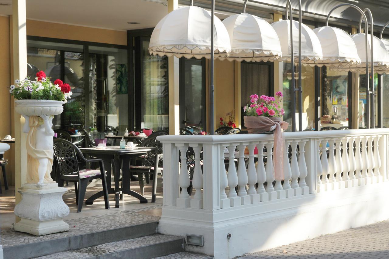 Hotel La Nidiola Riccione Luaran gambar